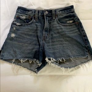 A&F mid rise boyfriend short size 00/24